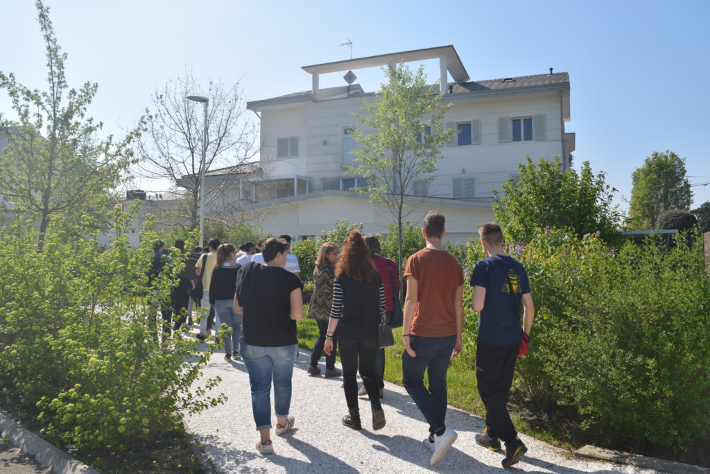 Studenti in visita in Ecovillaggio Montale